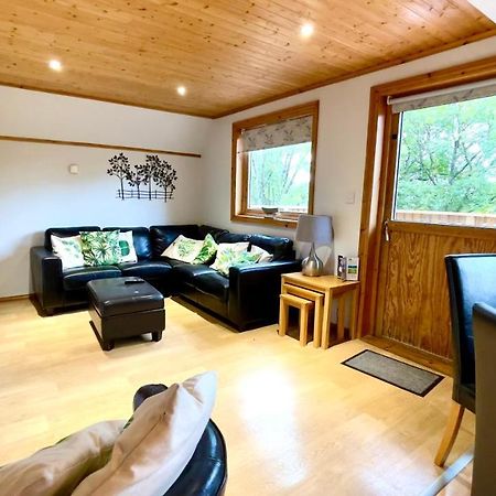 Spacious Primrose Lodge For 6 With Hot Tub At A Spa Resort Chudleigh Exterior foto