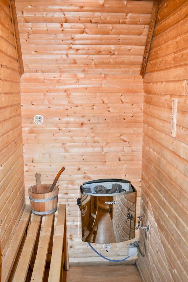 Spacious Primrose Lodge For 6 With Hot Tub At A Spa Resort Chudleigh Exterior foto