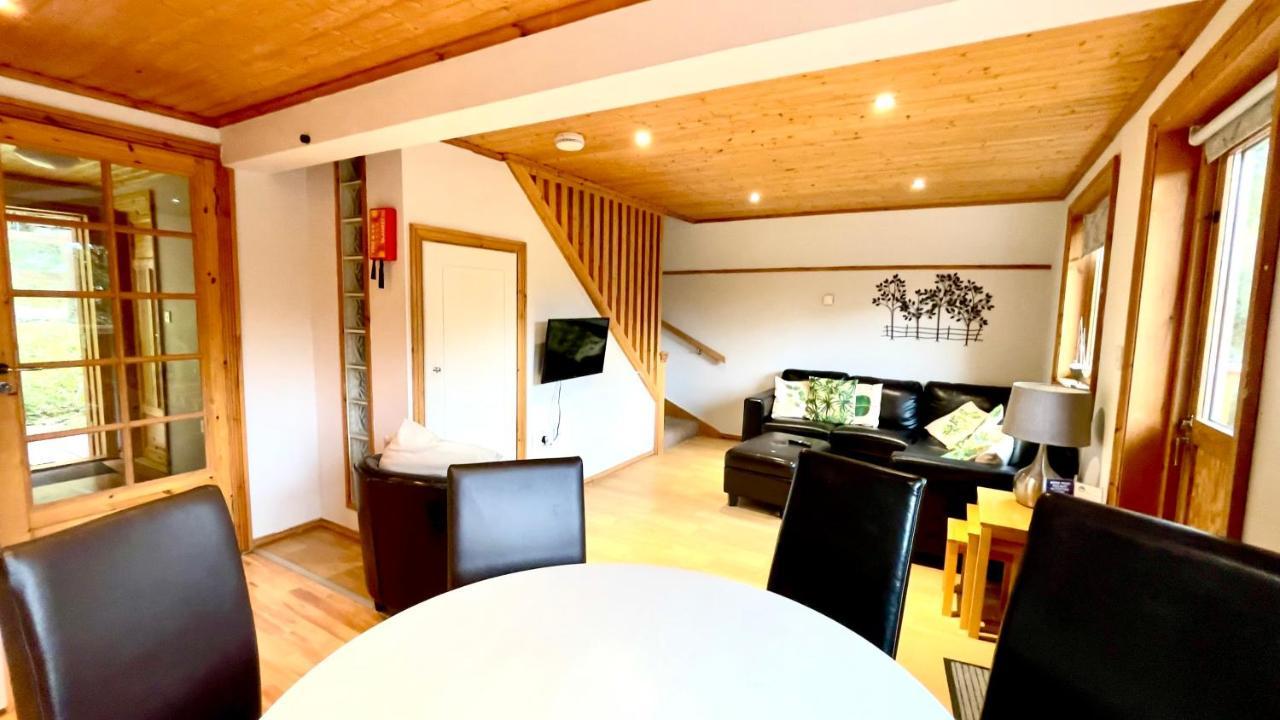 Spacious Primrose Lodge For 6 With Hot Tub At A Spa Resort Chudleigh Exterior foto