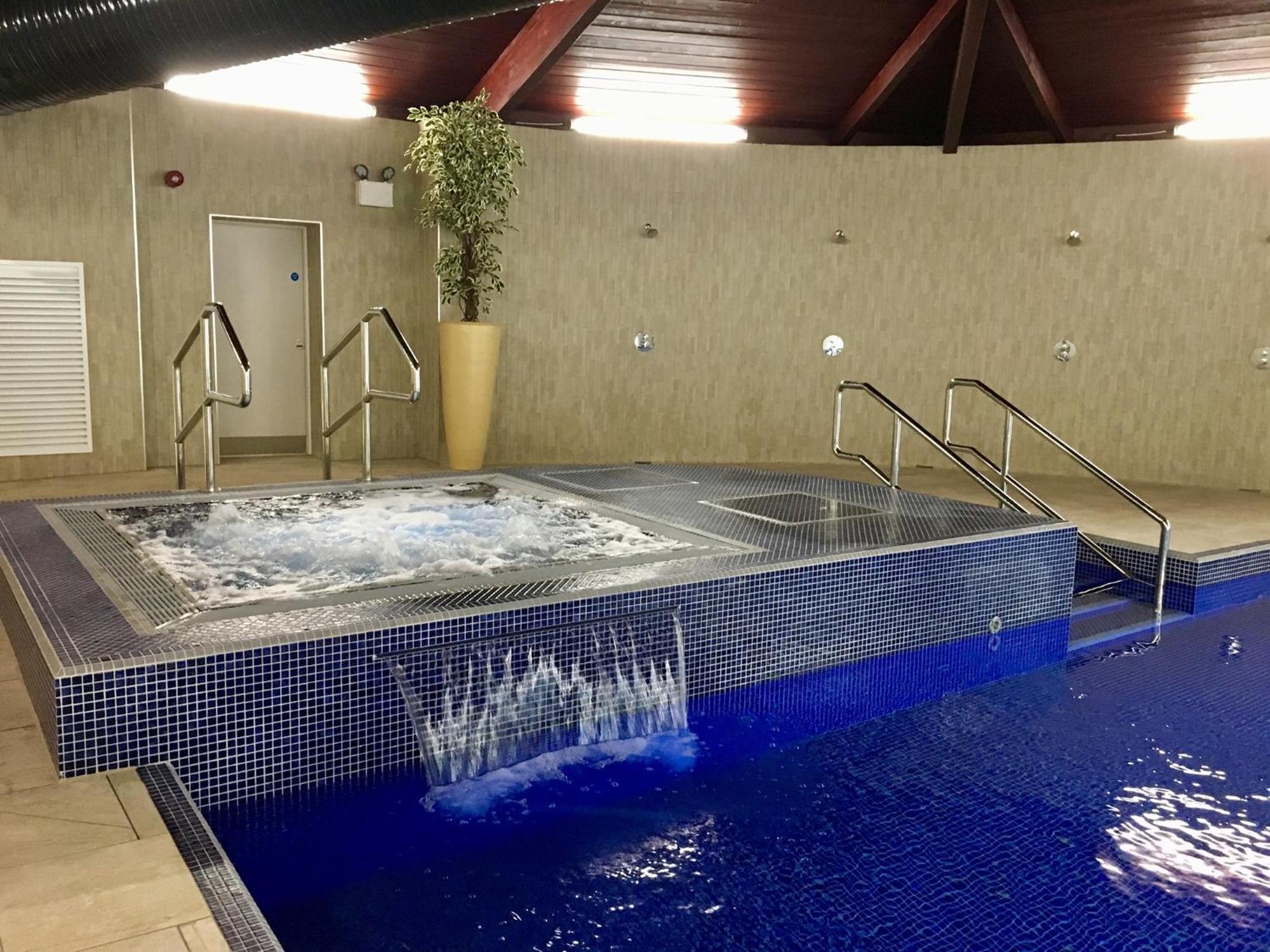 Spacious Primrose Lodge For 6 With Hot Tub At A Spa Resort Chudleigh Exterior foto